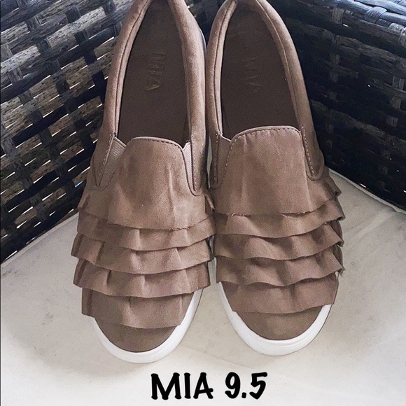 MIA Shoes - Mia Brown Suede Ruffled Slip On Sneakers EUC 9.5